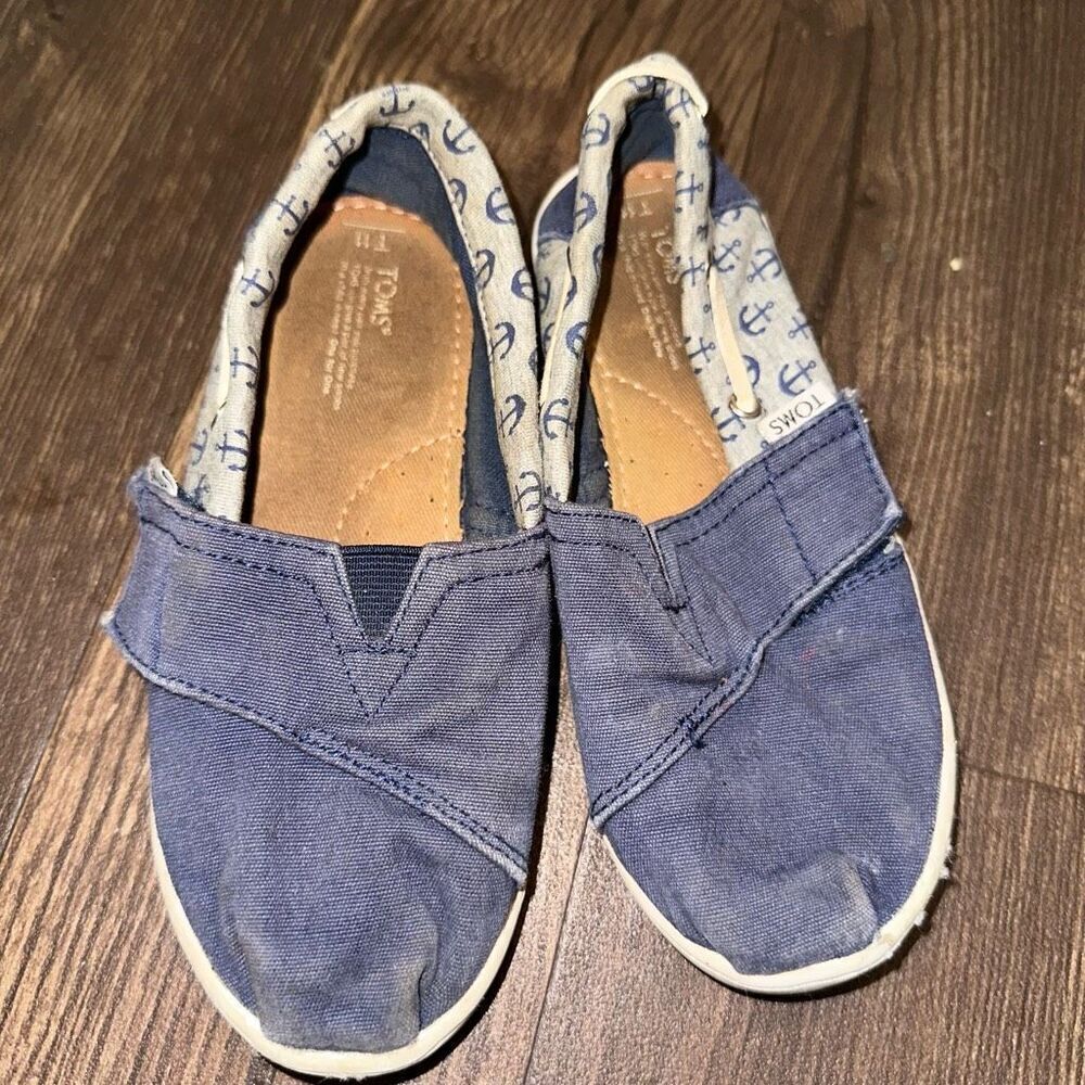 Tom’s anchor nautical blue kids 11 slip on loafers